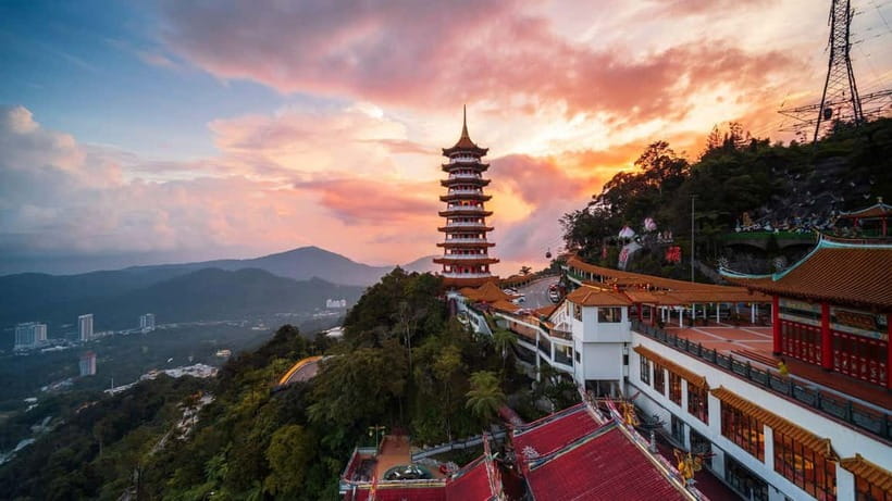 Kuala Lumpur: Genting Highlands Tour with Awana Cable Car - Chin Swee Caves Temple brings calm to the route