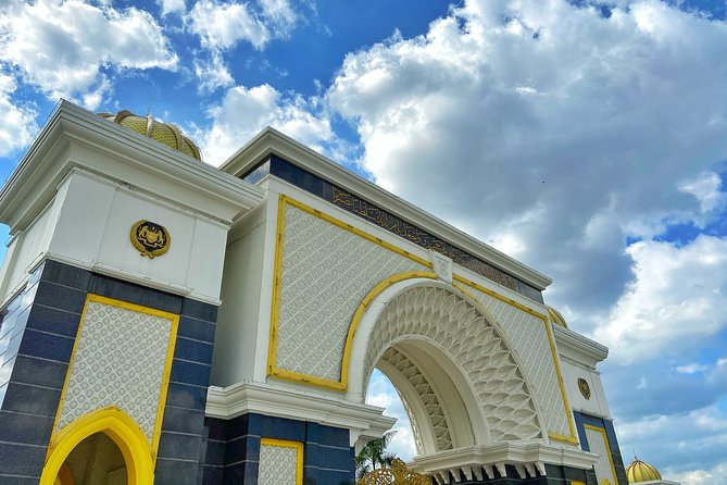 Kuala Lumpur Half Day City Tour (Private Tour) - Taman Tugu and the National Monument
