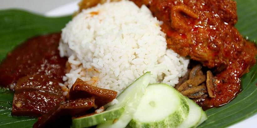 Kuala Lumpur: Half Day Local Food Walking Tour - Jalan Masjid India: snacks with a strong Indian influence
