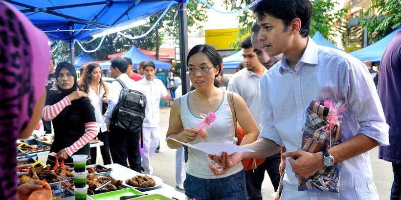Kuala Lumpur: Half Day Local Food Walking Tour - Walking effort, timing, and group size