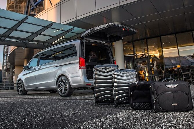 Kuala Lumpur Hotel to Singapore Hotel (Door To Door) Overland Transfer - Pickup in Kuala Lumpur and the first part of the drive