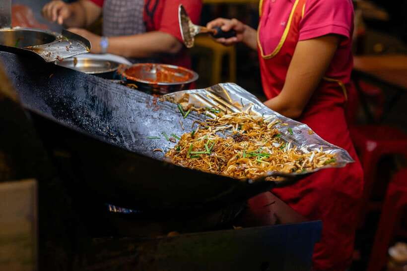 Kuala Lumpur: Local Street Food Night Tour - Walking, timing, and comfort