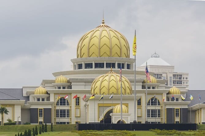 Kuala Lumpur Malacca River Cruise and Historical Tour with Lunch - Dutch Square and the European quarter