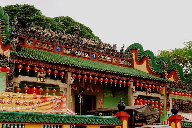 Kuala Lumpur Night City Tour: Experience the Nightlife - Chan See Shu Yuen Temple and Chinese architecture