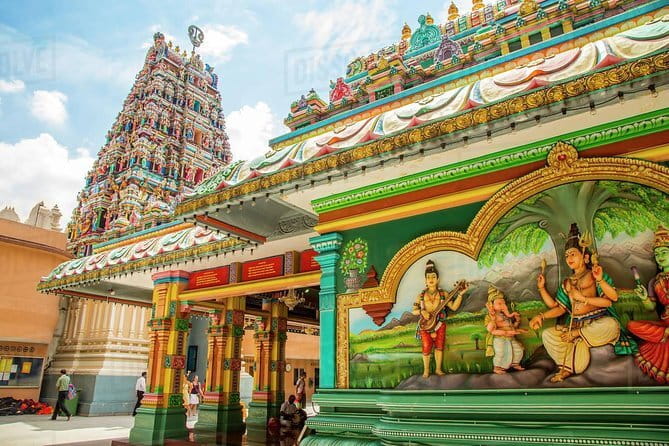 Kuala Lumpur Night City Tour: Experience the Nightlife - One hour in Chinatown and Petaling Street