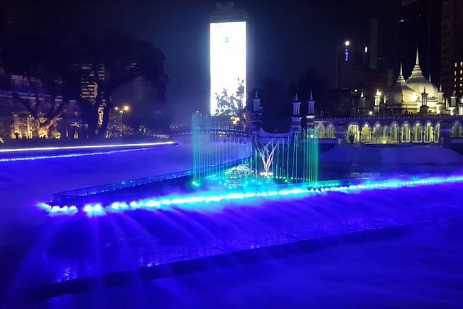Kuala Lumpur Night Tour with Saloma Bridge - Thean Hou Temple: colorful details and a city view