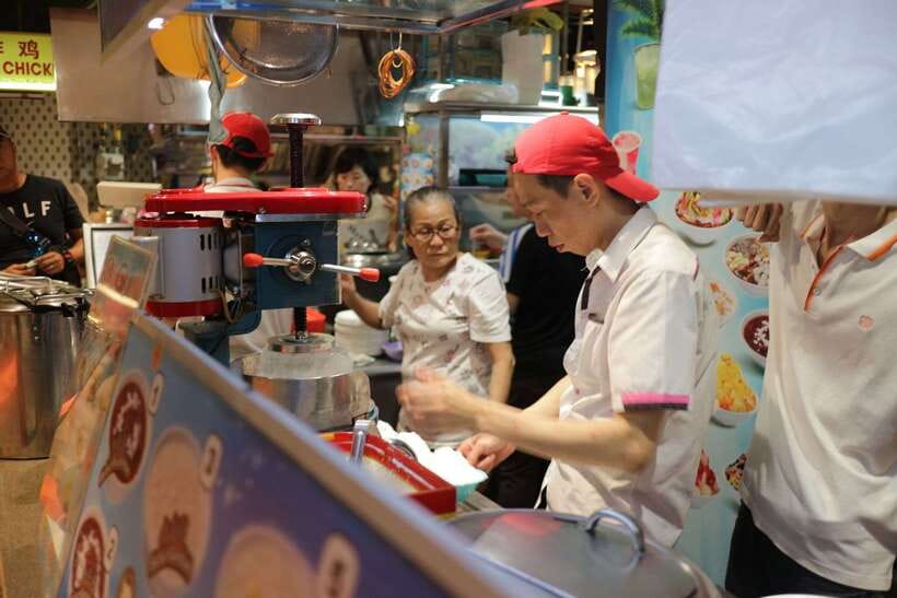 Kuala Lumpur: Nightlife Street Food Tour with 6 Tastings - Chinatown’s lantern alley finishes the evening