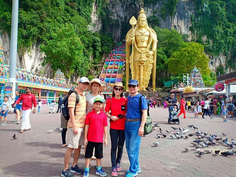 Kuala Lumpur: Private Batu Cave, National Mosque Tour, Lunch - What the guide actually adds