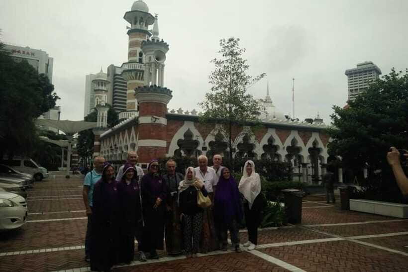 Kuala Lumpur: Private custom walking tour with a local guide - Choosing between two hours and eight
