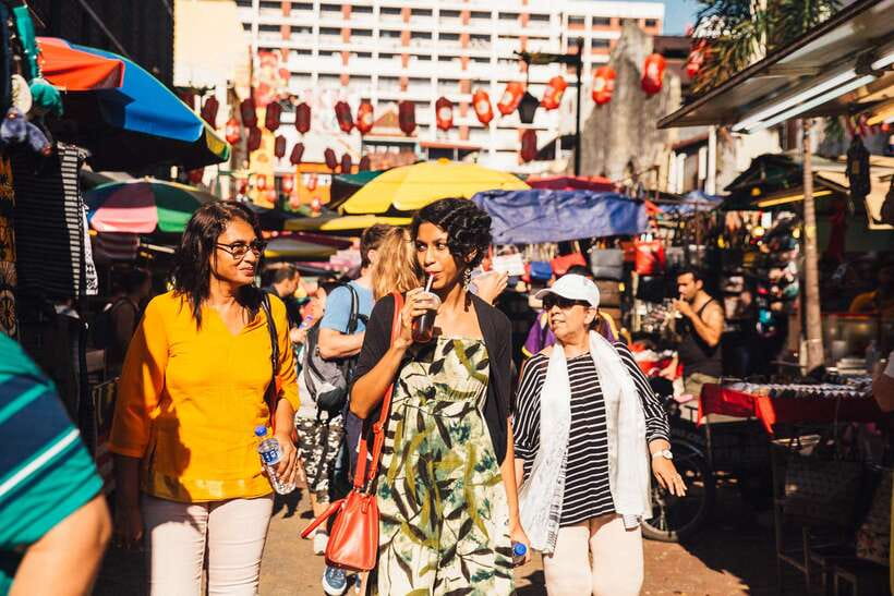 Kuala Lumpur: Private Food Tour – 10 Tastings with Locals - Who should book this food tour?