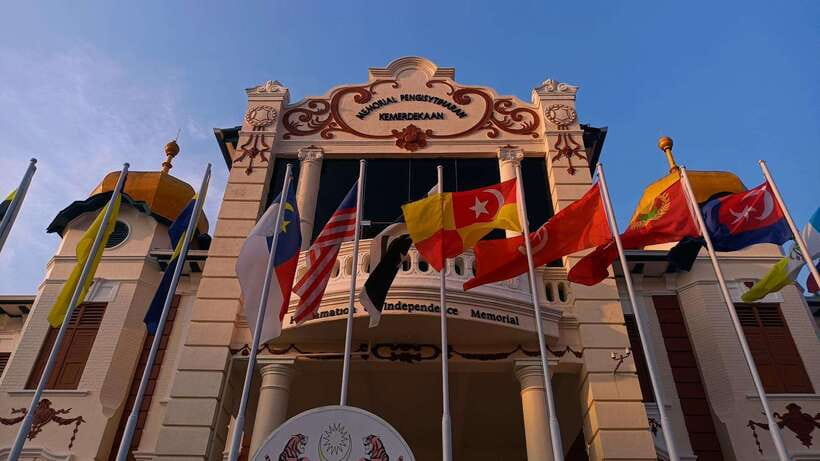 Kuala Lumpur: Private Malacca Night Tour w/Cruise & Trishaw - Independence Memorial and the Malacca River Walk