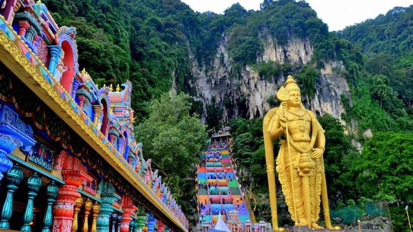 Kuala Lumpur: Putrajaya, Batu Caves & Genting Highlands Tour - Putrajaya’s planned grandeur and pink-domed mosque