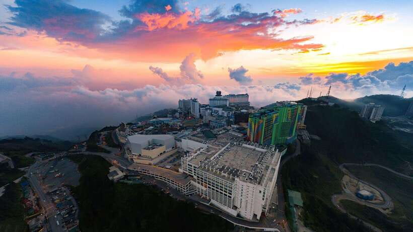 Kuala Lumpur: Putrajaya, Batu Caves & Genting Highlands Tour - Chin Swee Temple, Premium Outlets, and Genting’s mixed appeal
