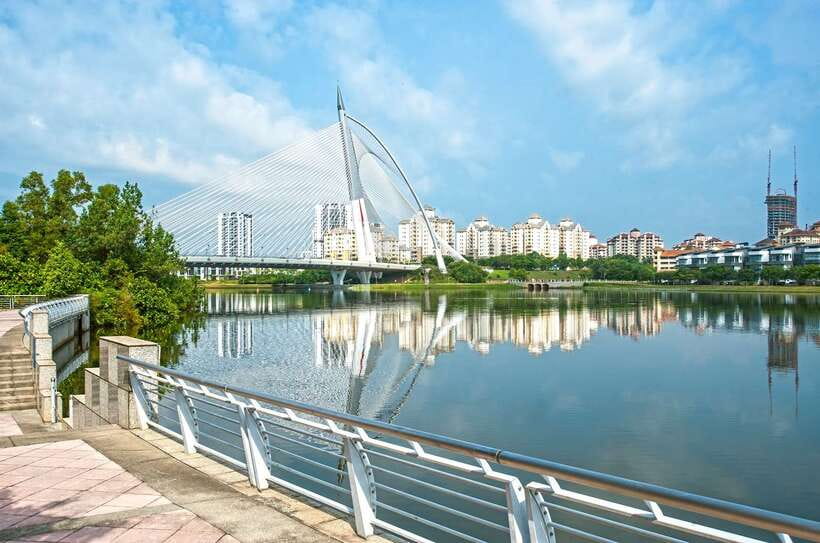 Kuala Lumpur: Putrajaya City Tour with Lake Cruise - The International Convention Centre and Putrajaya’s Wide Views