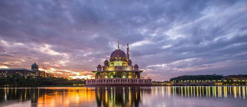Kuala Lumpur: Putrajaya City Tour with Lake Cruise - Taman Warisan and Malaysia’s Agricultural Story