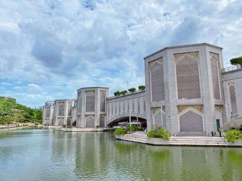 Kuala Lumpur: Putrajaya Tour Half Day Tour [Shared/Private] - Cruise Tasik Putrajaya at about 11:00 AM
