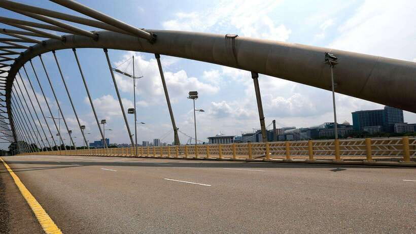 Kuala Lumpur: Putrajaya Tour with Traditional Boat Cruise - Putrajaya at a glance