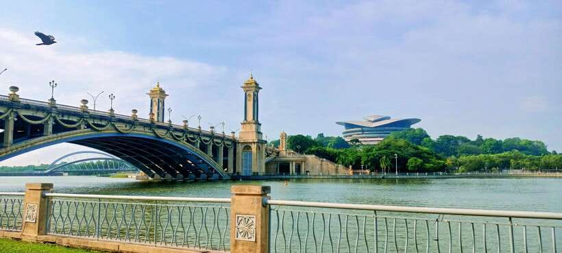 Kuala Lumpur: Putrajaya Tour with Traditional Boat Cruise - Why Putrajaya makes a good half-day outing