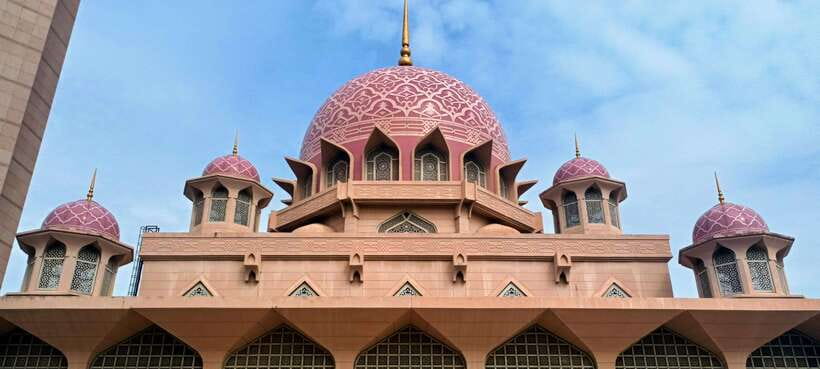 Kuala Lumpur: Putrajaya Tour with Traditional Boat Cruise - From KL pickup to Putra Square