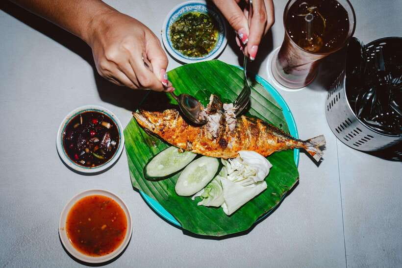 Kuala Lumpur: Sambal Street Food Tour with 15+ Tastings - How the guides shape the evening