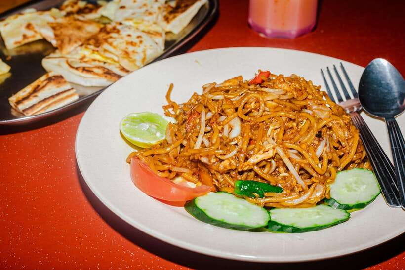 Kuala Lumpur: Sambal Street Food Tour with 15+ Tastings - Rain, walking, and what to bring