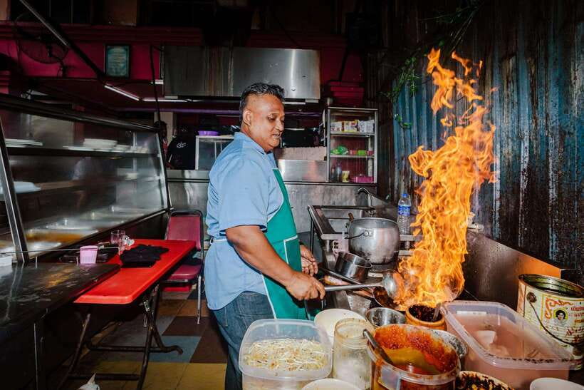 Kuala Lumpur: Sambal Street Food Tour with 15+ Tastings - Starting with ingredients at a local market