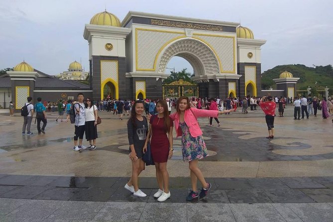Kuala Lumpur Sightseeing - Caves, mosques, and Hindu temples