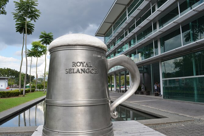 Kuala Lumpur Sightseeing City Tour (8 hours) - Batik and chocolate: useful extras or time lost?