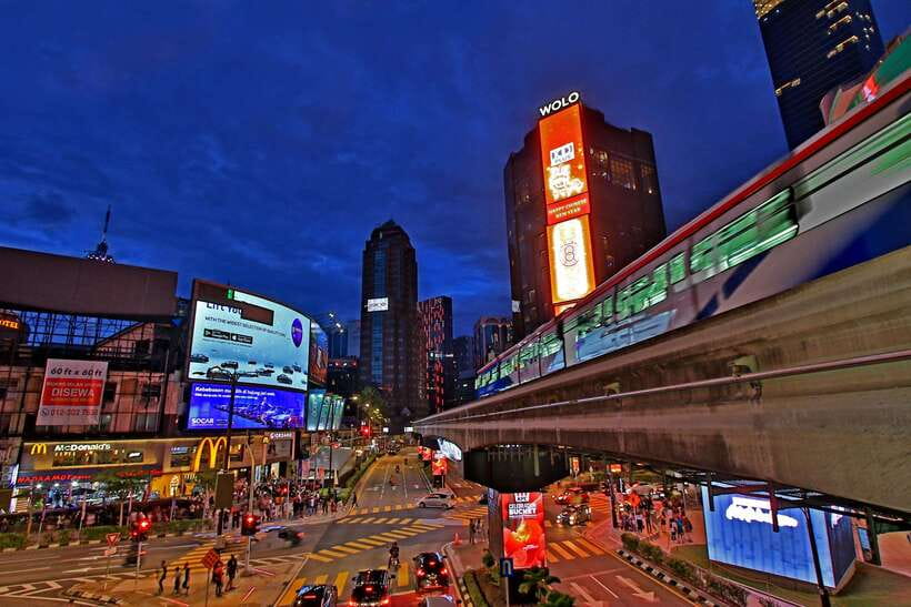 Kuala Lumpur: Sightseeing, Markets, and Food Night Tour - Sri Maha Mariamman Temple and Brickfields after dark