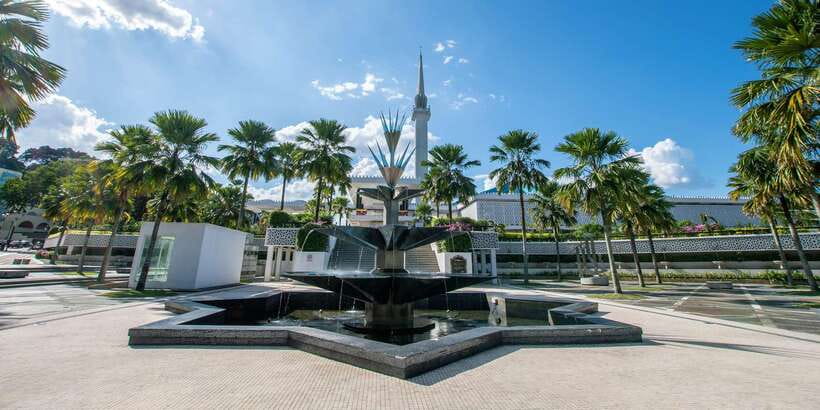 Kuala Lumpur: Temple & Shrine Private Half Day Tour - Buddhist Maha Vihara and its calm compound