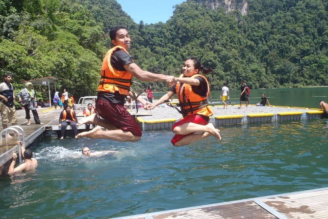 Langkawi Andaman Sea Sunset Dinner Cruise with Private Pickup - A gentle return in the twilight