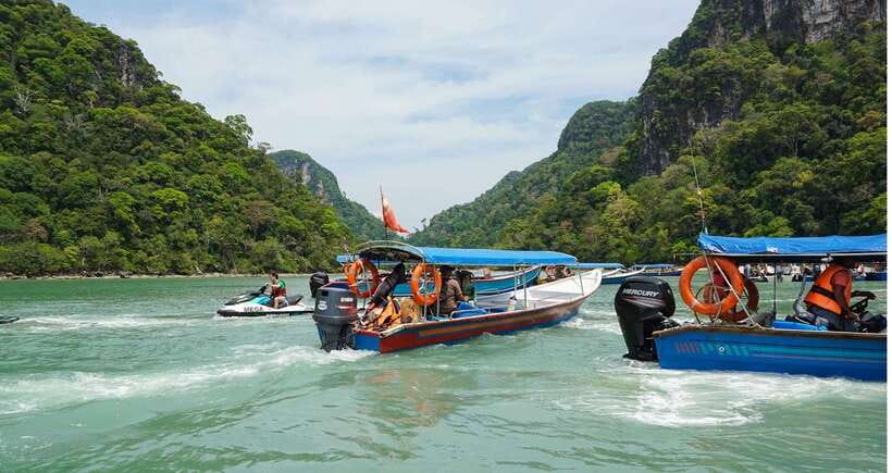 Langkawi: Island Hopping Tour - Pickup and the ride to the jetty