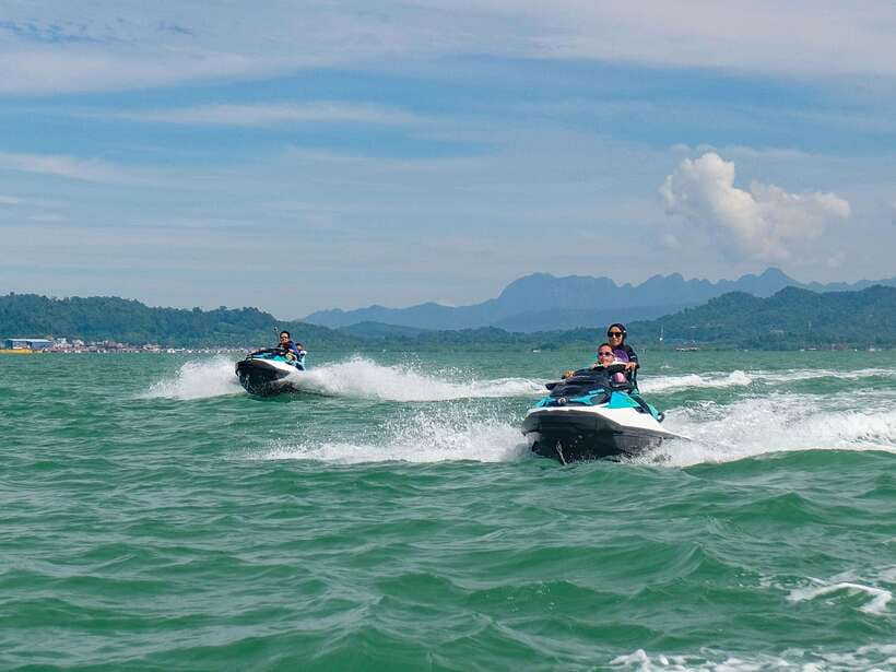 Langkawi: Jet Ski Tour Island Hopping Dayang Bunting - Getting ready at the beach