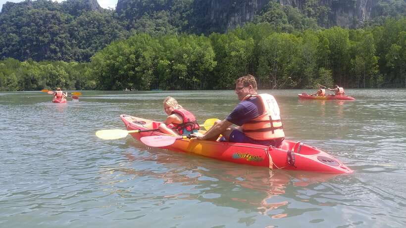 Langkawi: Kilim River Mangrove Safari Kayaking Tour - Lunch at the fish farm and floating restaurant