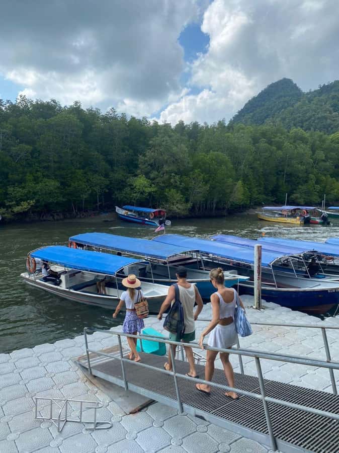 Langkawi Mangrove Tour : Estimated 1 hour Lunch Available - The floating restaurant makes lunch part of the setting