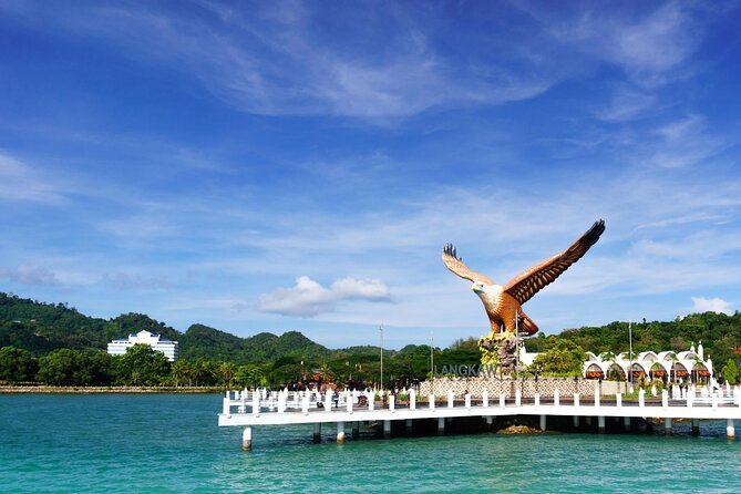 Langkawi Panoramic Tour SkyCab SkyBridge SkyGlide OrientalVillage - Crossing the 125-metre SkyBridge