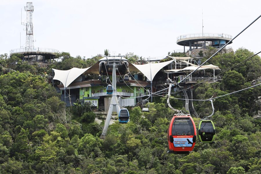 Langkawi: Skycab Cable Car Ticket Options - Reaching the summit and the SkyBridge