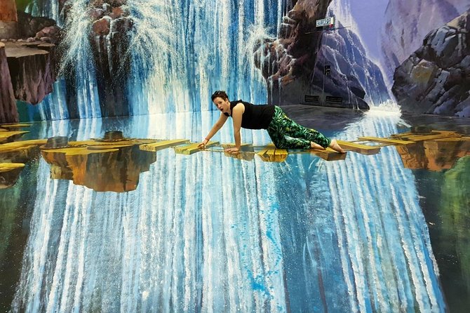 Langkawi Tour with SkyBridgewalk,Langkawi Cable Car,Oriental Village pass - The short Eagle Square photo stop