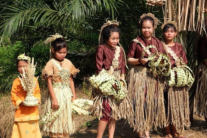 Mah Meri Cultural Village Experience from Kuala Lumpur - The 11:30 am show and traditional costume