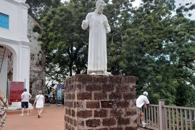 Malacca Day Trip - Melaka Straits Mosque and the coastal finish
