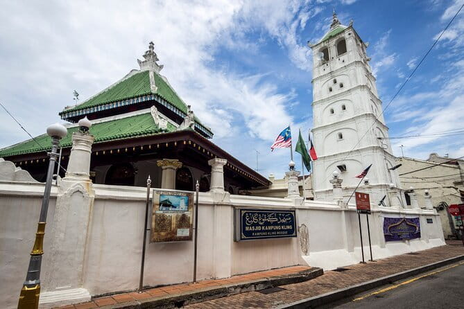 Malacca Historical and Heritage Tour with Professional Tour Guide - An early start and a private ride at 8:30 a.m.