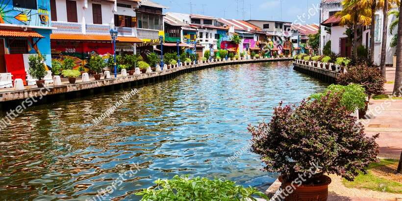 Malacca: Historical Private Malacca Tour from Kuala Lumpur - Christ Church shows Dutch Malacca