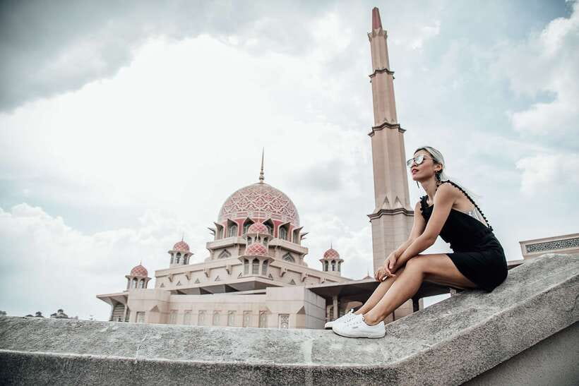 Malacca Instagram Tour: Top Spots (Private & All-Inclusive) - Putra Mosque and the famous pink exterior