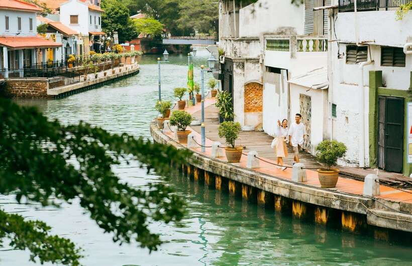 Malacca & Putrajaya Tour - Putra Mosque and the optional lake cruise