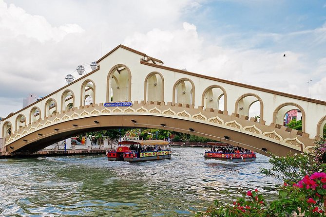 Malacca Shore Excursion with Professional Tour Guide & Lunch - Three faiths within a short walk