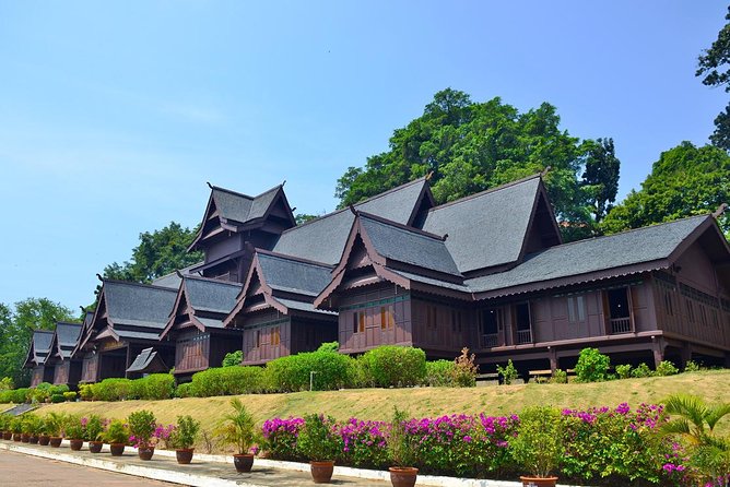 Malacca Shore Excursion with Professional Tour Guide & Lunch - Red Square and the Dutch imprint
