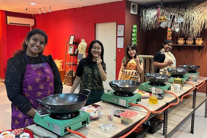 Malaysian Hands-On Cooking Class : Masala Medley - What the instructor adds