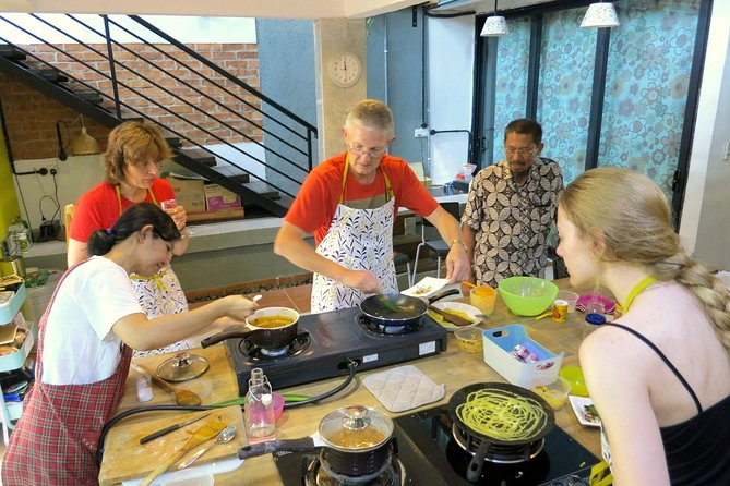 Market Visit & Private Hands-on Cooking Class at Daun Senja - Why the market visit matters more than a quick food tour