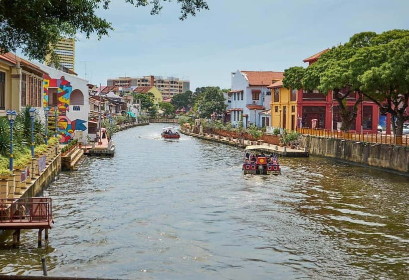 Melaka: Melaka River Cruise E-Ticket - The first stretch past Melaka’s red landmarks