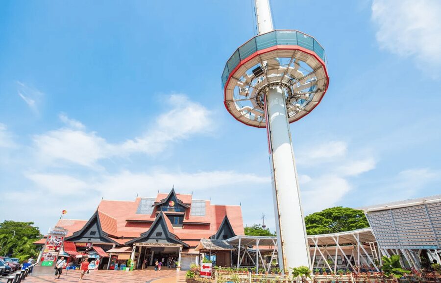 Melaka: Menara Taming Sari Tower E-Ticket - Arriving at Menara Taming Sari in central Melaka